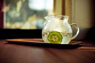 冰红茶吃瓜,夏日消暑新风尚